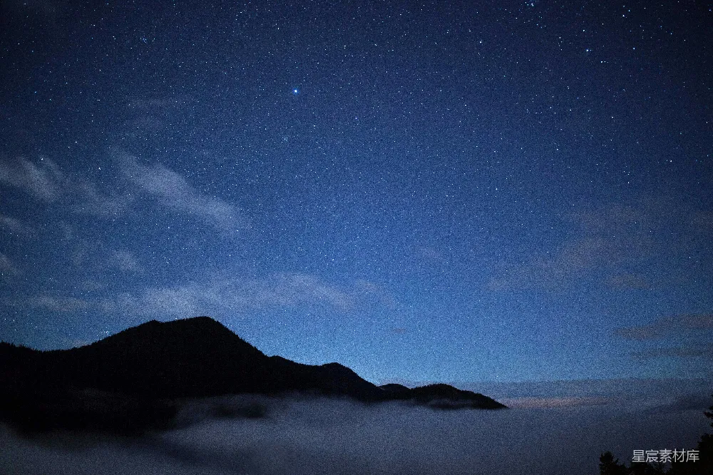 高清摄影 夜间山与云