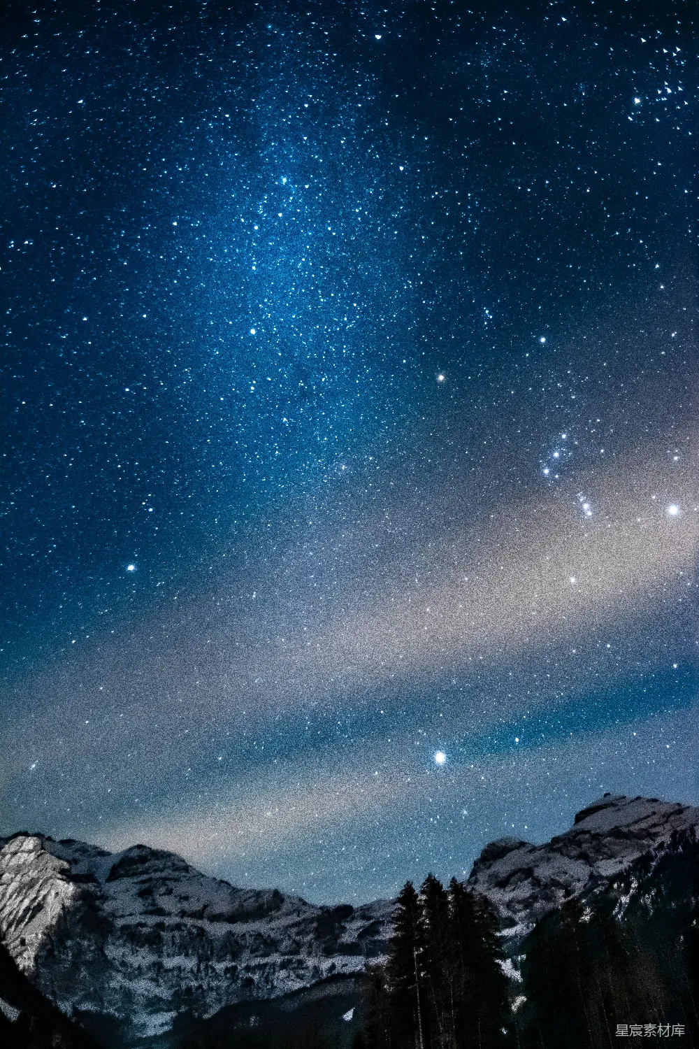 高清摄影 星夜下覆白雪的山峰