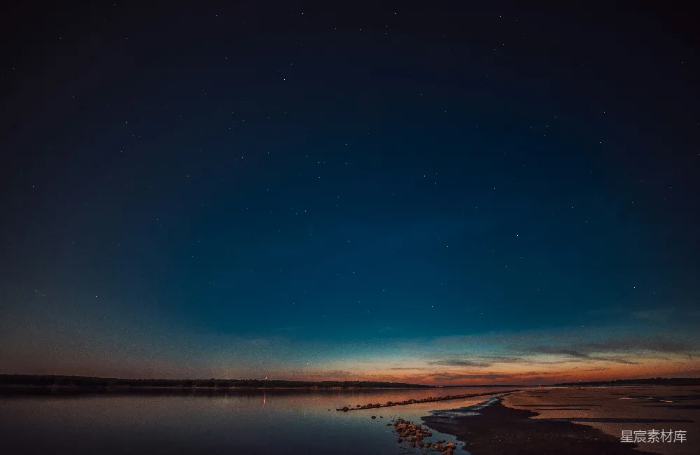高清摄影 夜空中闪烁的水面