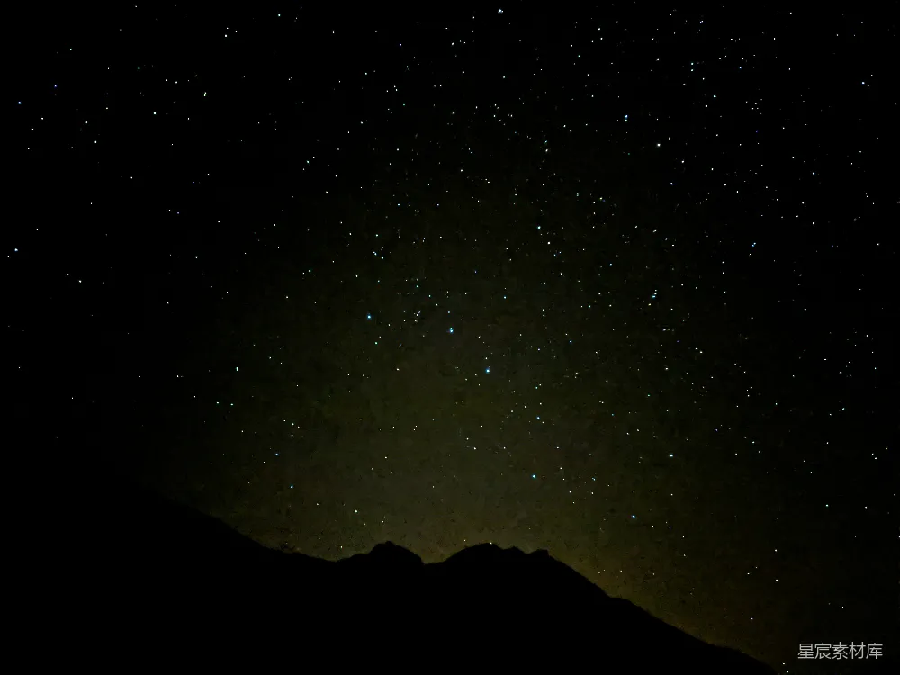 高清摄影 夜空闪耀，山峦之上