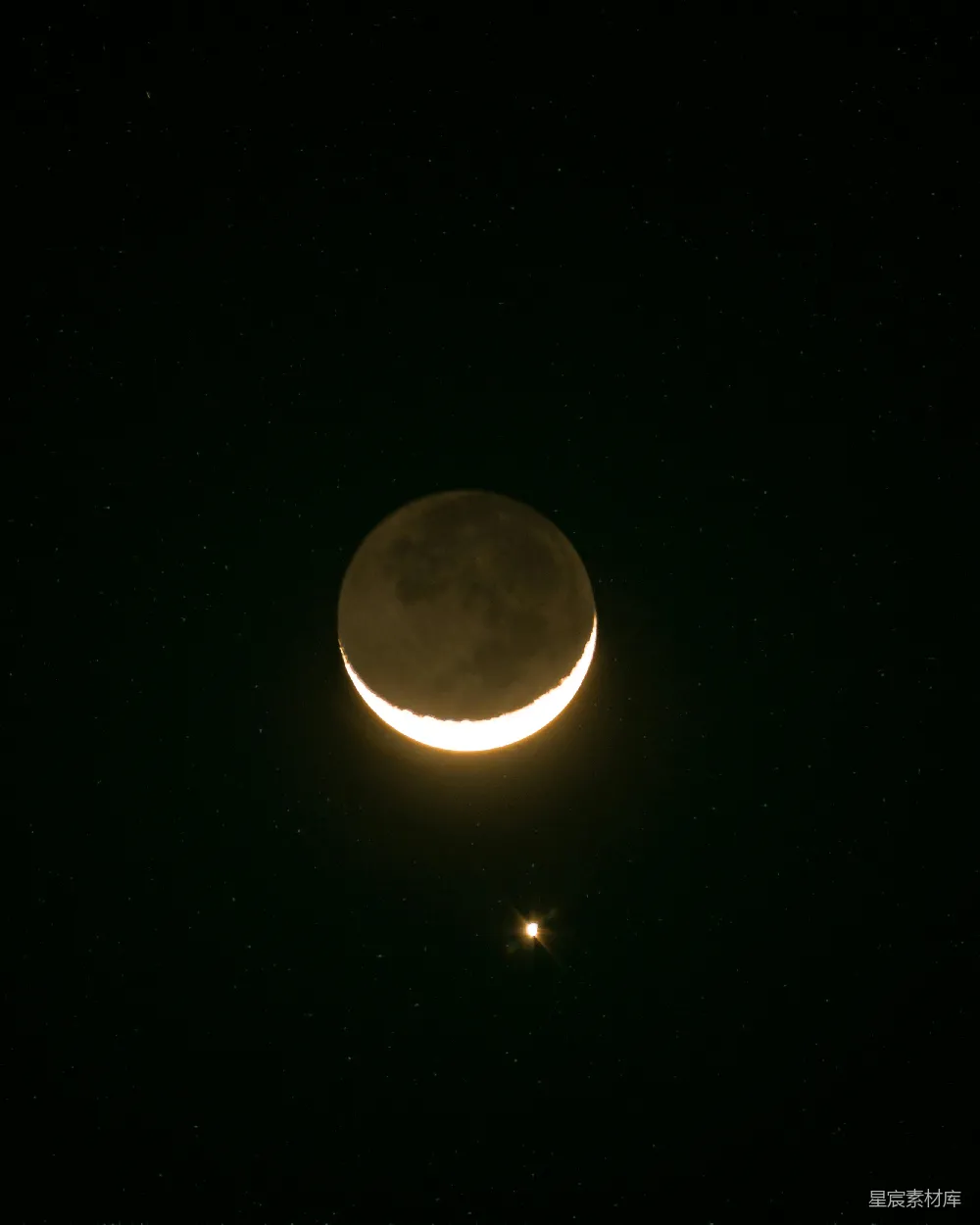 高清摄影 夜空中可见明月