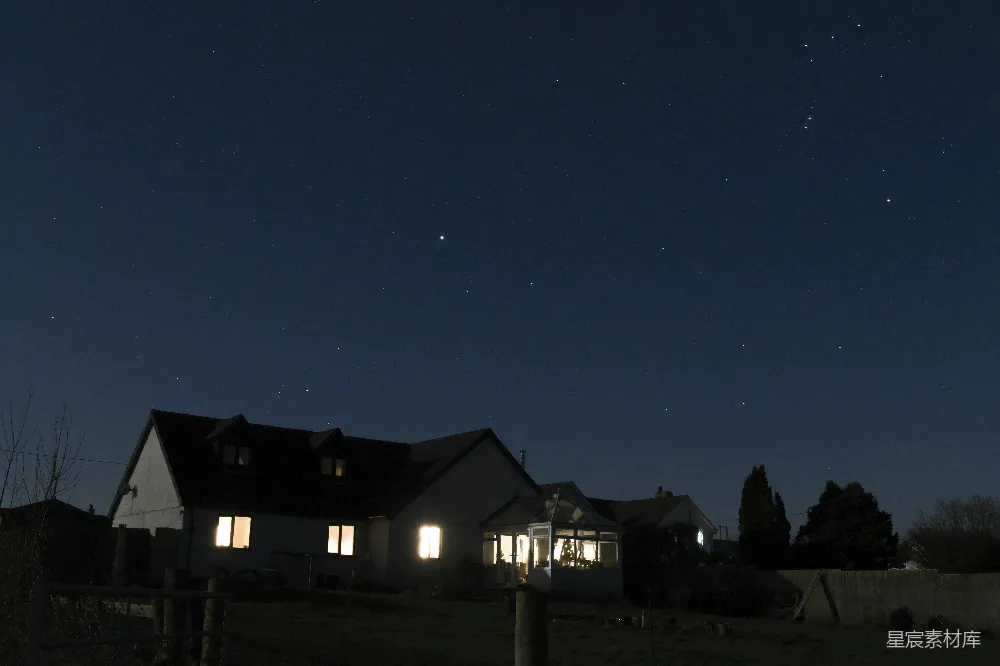 高清摄影 屋檐上星辉璀璨