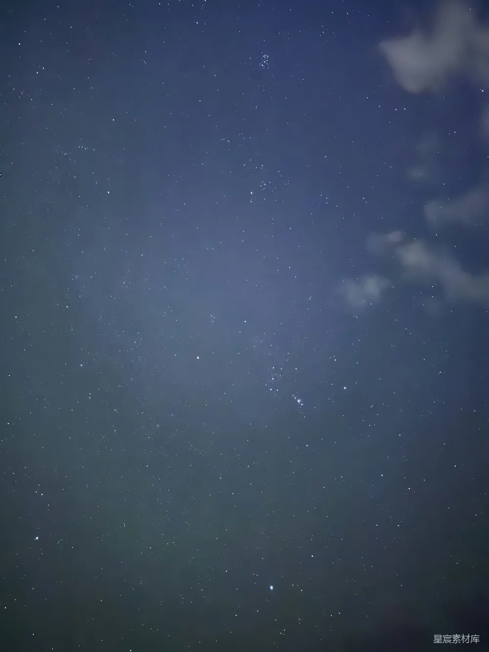 高清摄影 满天星空璀璨，数以万计的星星点缀其间。