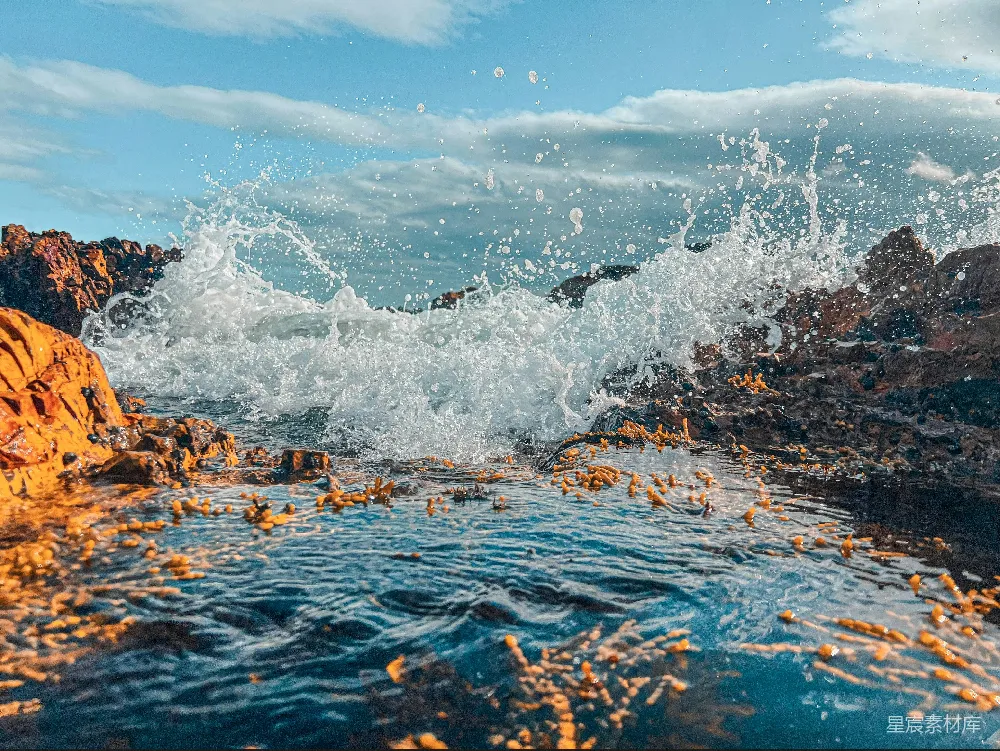 高清摄影 波浪撞击着岩石海岸。