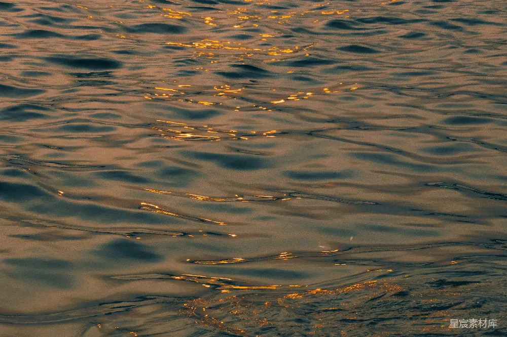 高清摄影 一幅夕阳下的水景画