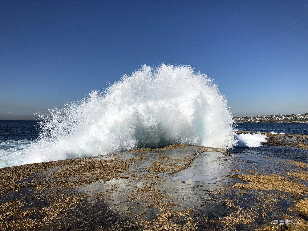 高清摄影 海滩上波浪拍打的声音