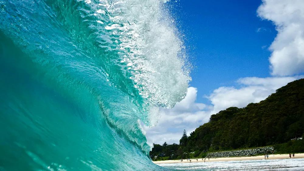 高清摄影 turquoise 海浪近似于沙滩的金色海滩。