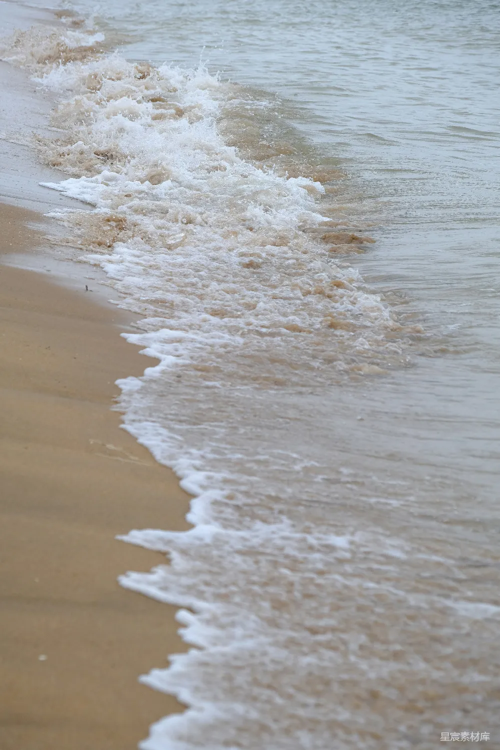 高清摄影 一片波涛汹涌的海滩