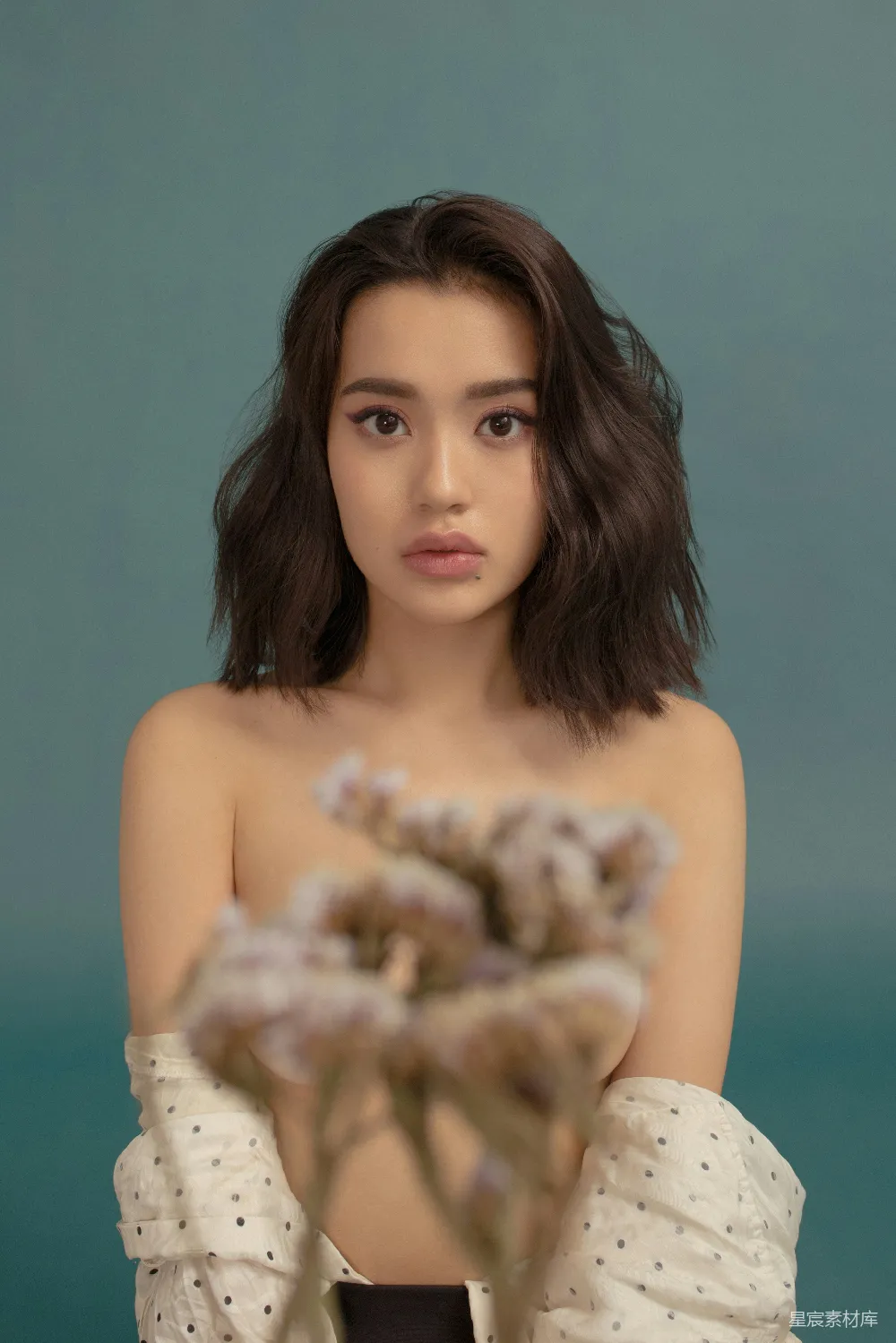 高清摄影 一个光头的不知名名人