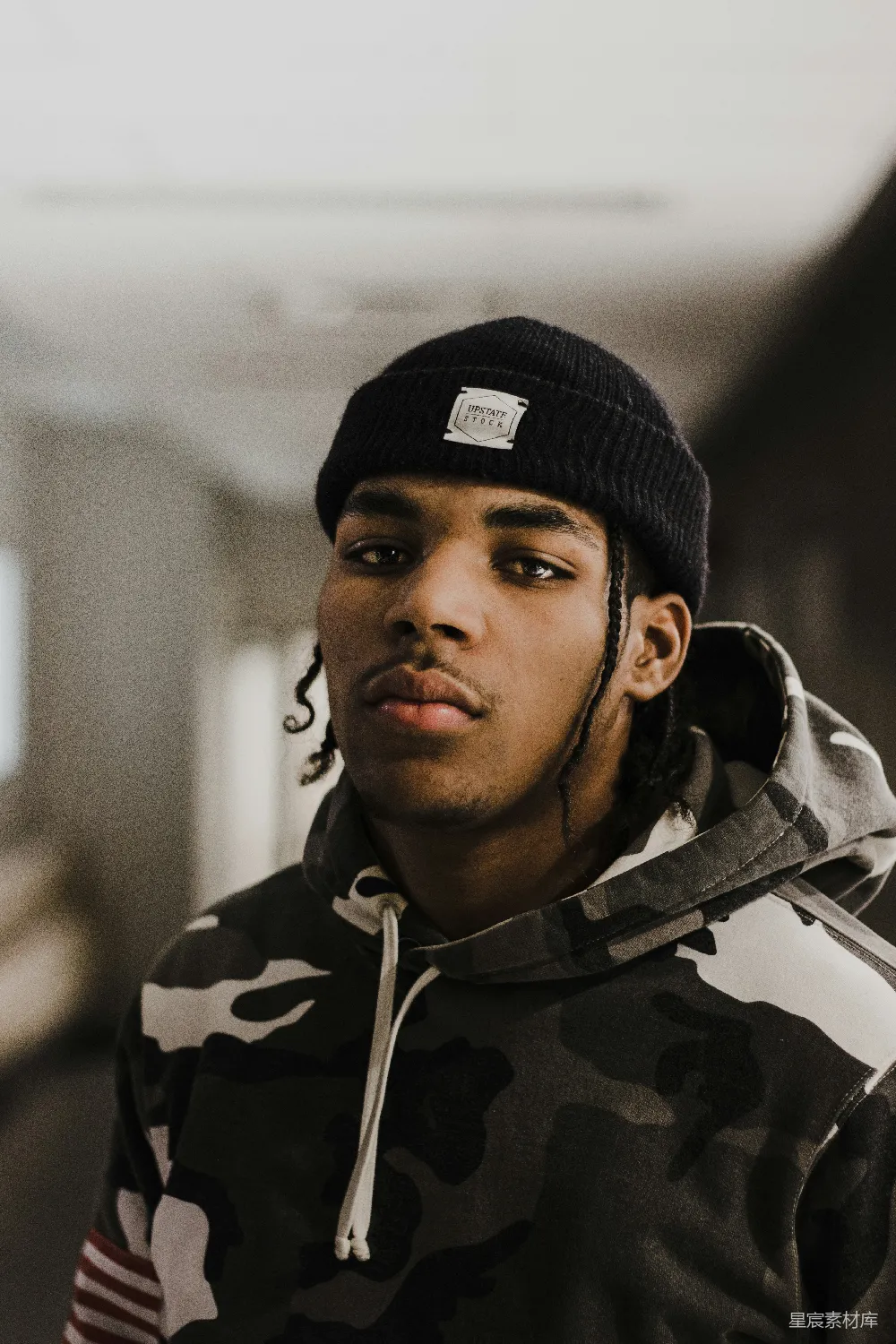 高清摄影 穿着毛衣套头衫的男人