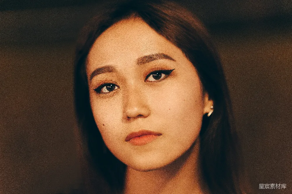 高清摄影 抹有红色口红和黑色睫毛膏的女子