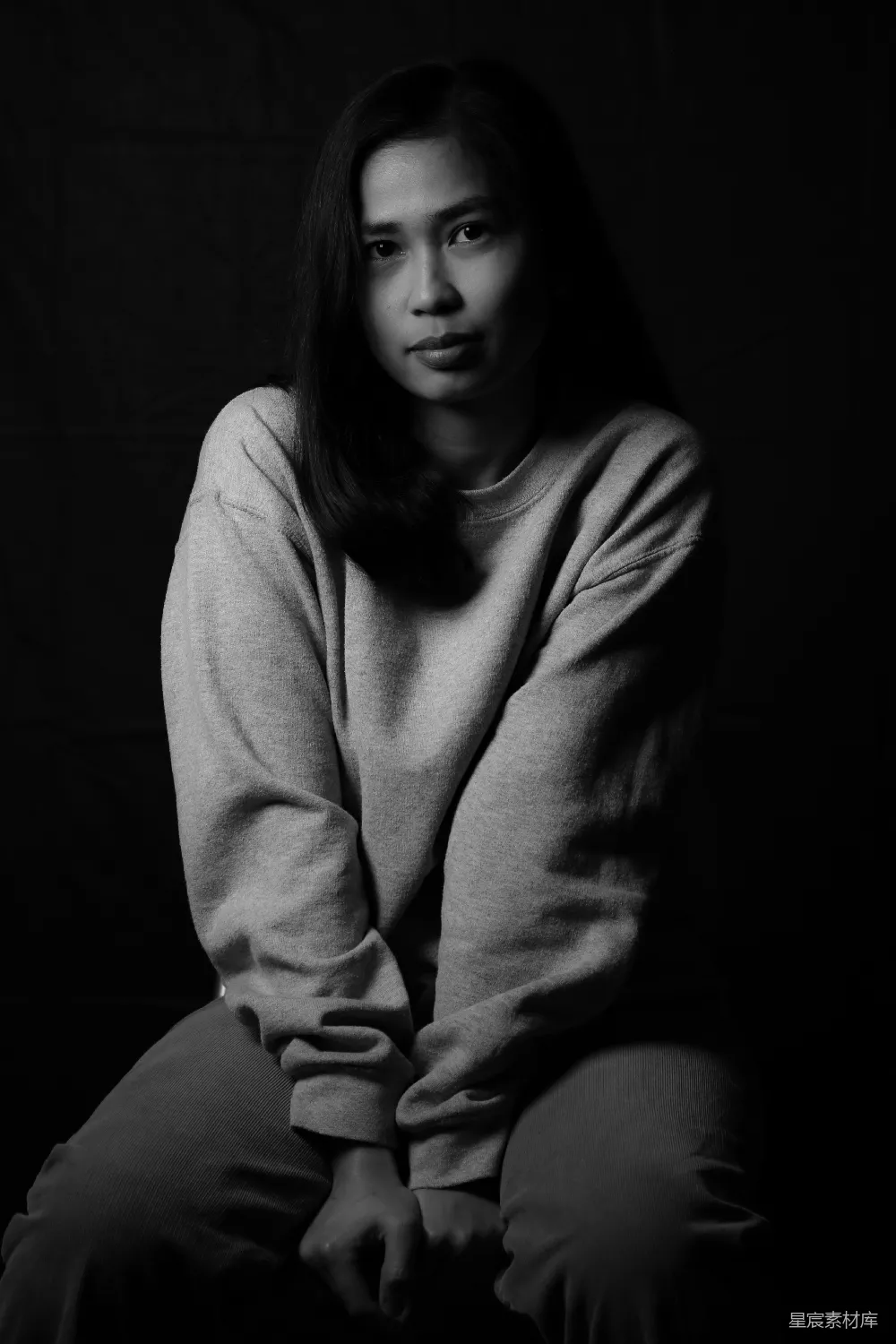 高清摄影 黑白照片中的一个女人