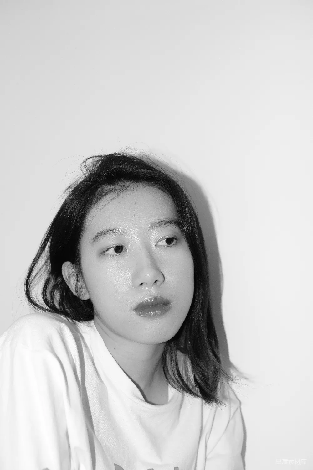 高清摄影 黑白照片中的一个女子