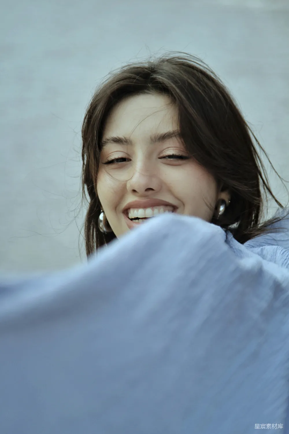 高清摄影 闭上眼睛微笑的女人