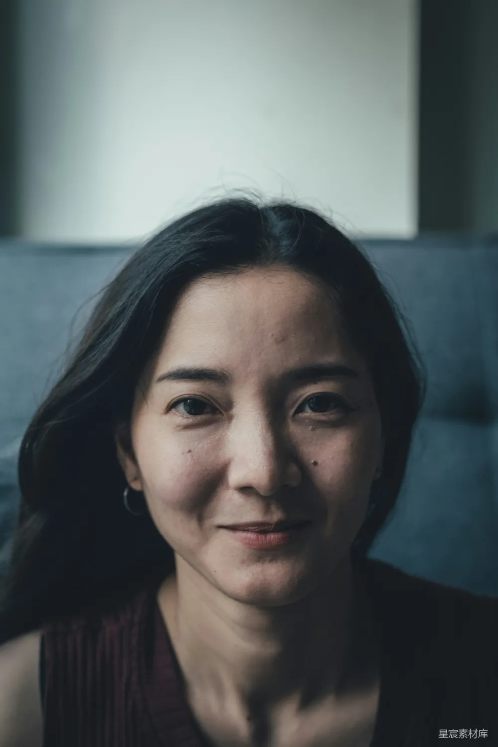 高清摄影 人物 黑色上衣女人微笑