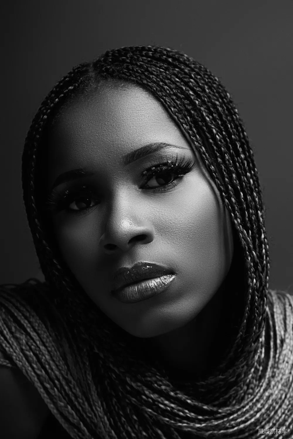 高清摄影  黑白色头巾的女人