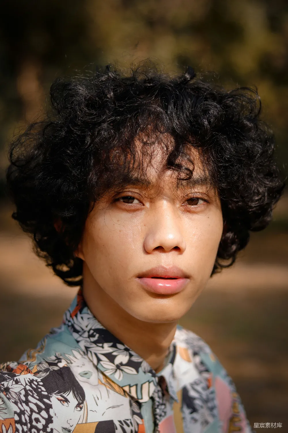 高清摄影 一个穿着衬衫和领带的人的特写镜头