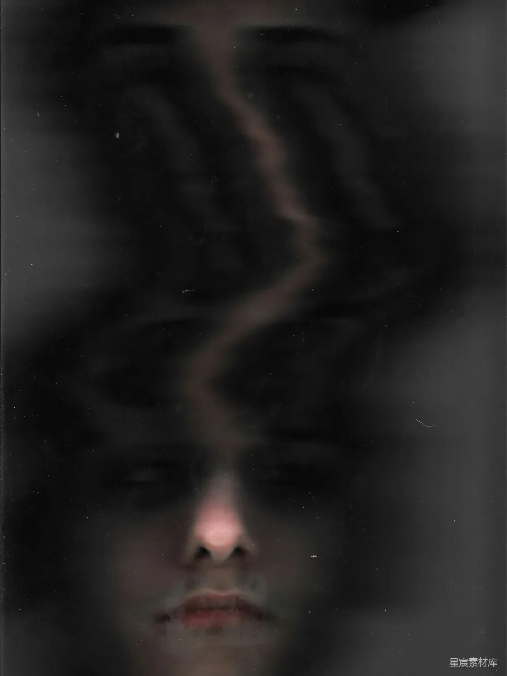 高清摄影 一位女性脸庞的模糊照片