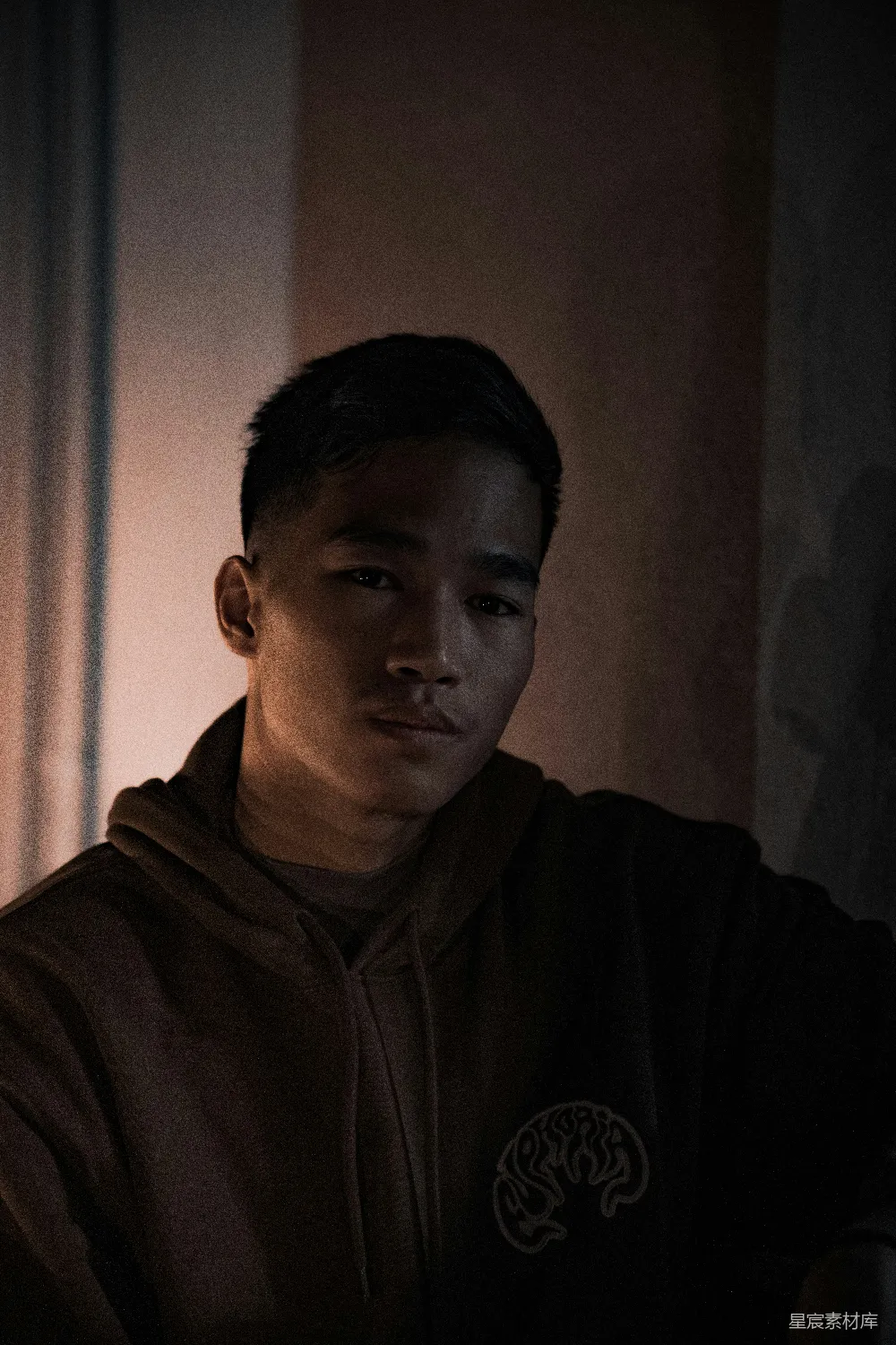 高清摄影 一个穿黑衣的男人