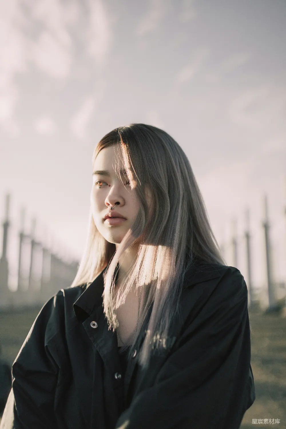 高清摄影 人物 穿着黑色圆领衬衫的女人