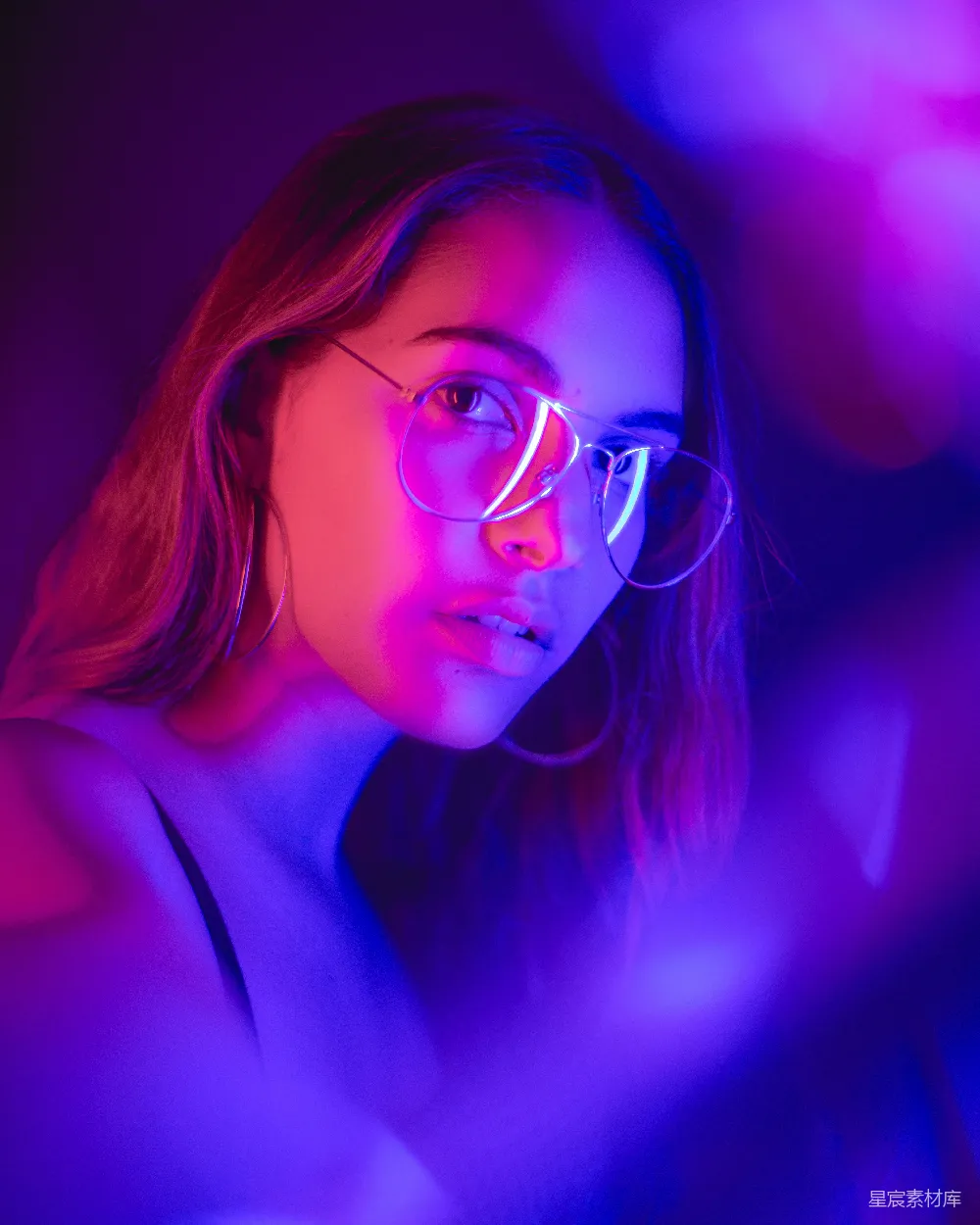 高清摄影  黑框眼镜的女人
