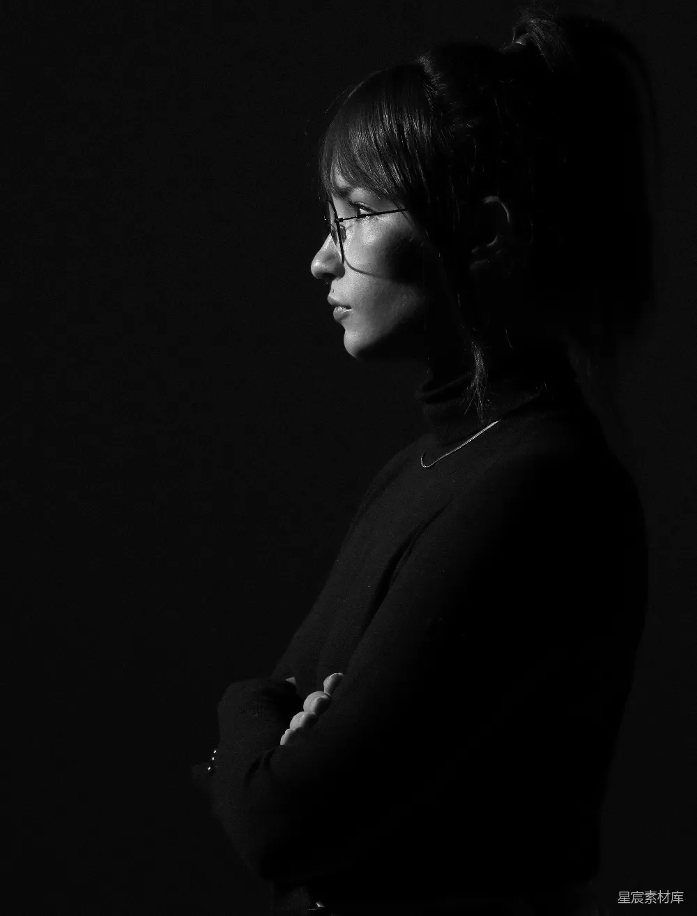 高清摄影 黑色背心上衣的女士