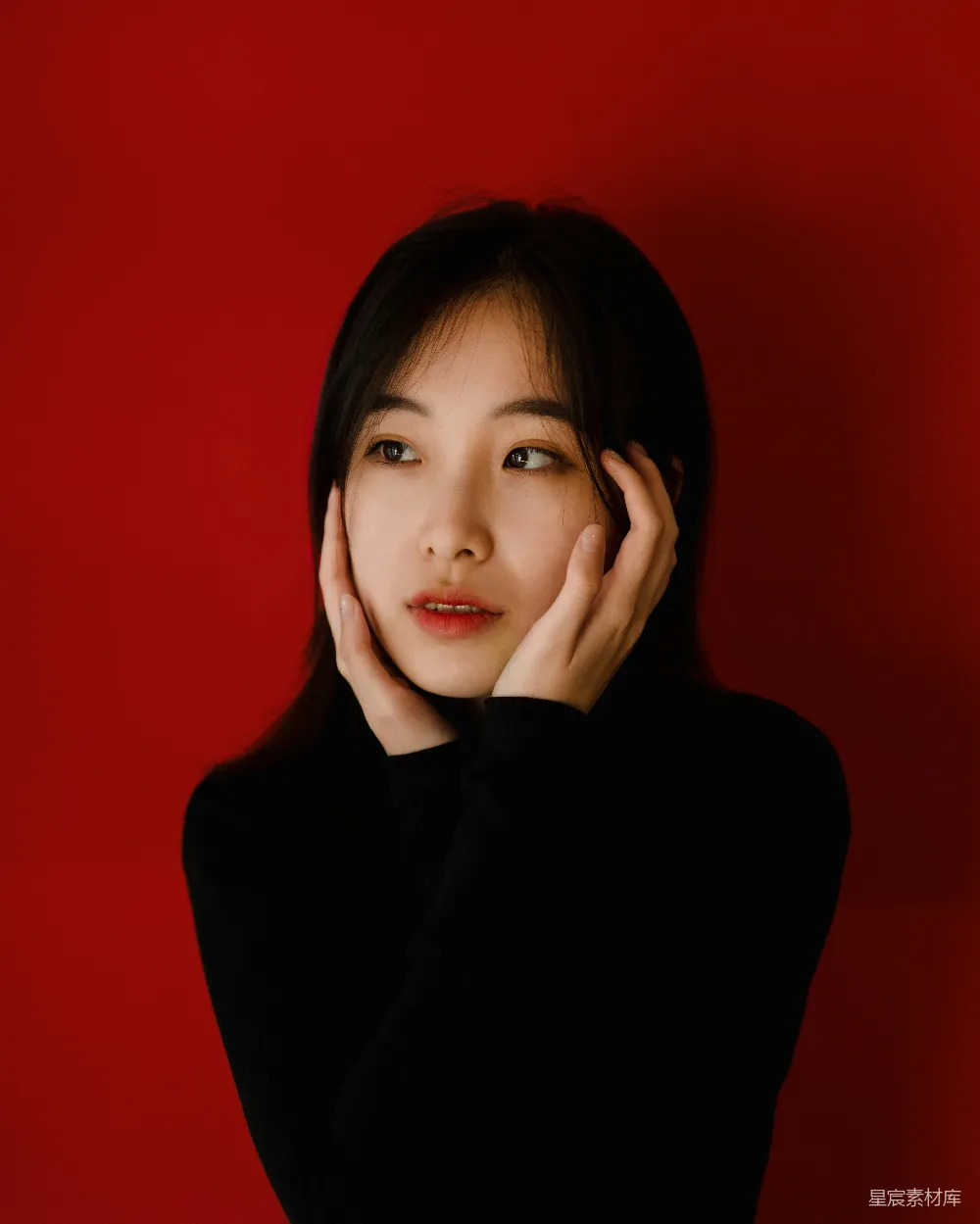 高清摄影 一个女人双手捂脸