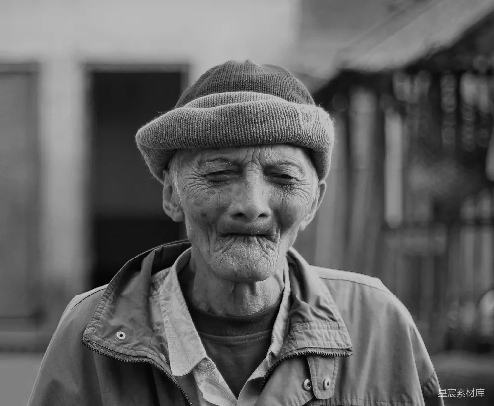 高清摄影 黑白摄影中，男人闭上眼睛并被人拍照