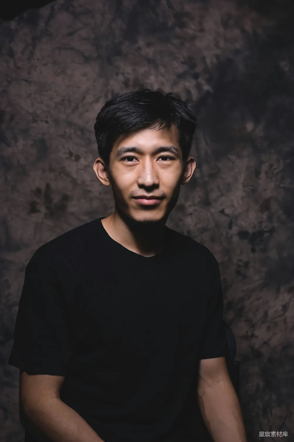 高清摄影  黑色长袖圆领T恤
