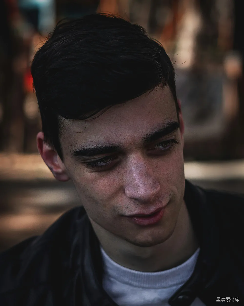 高清摄影  黑色西装的男子