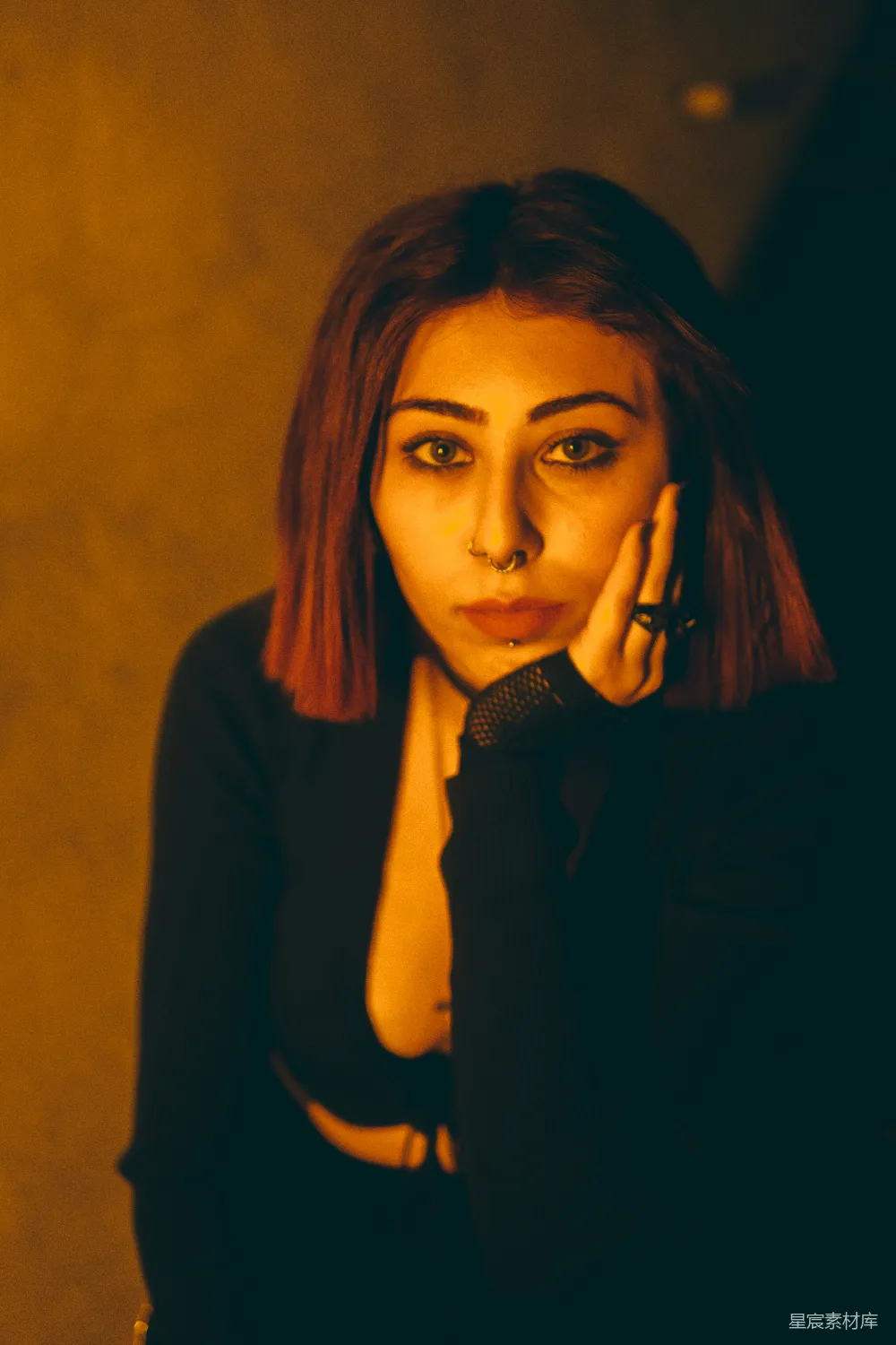 高清摄影 一位妇女正在打电话。