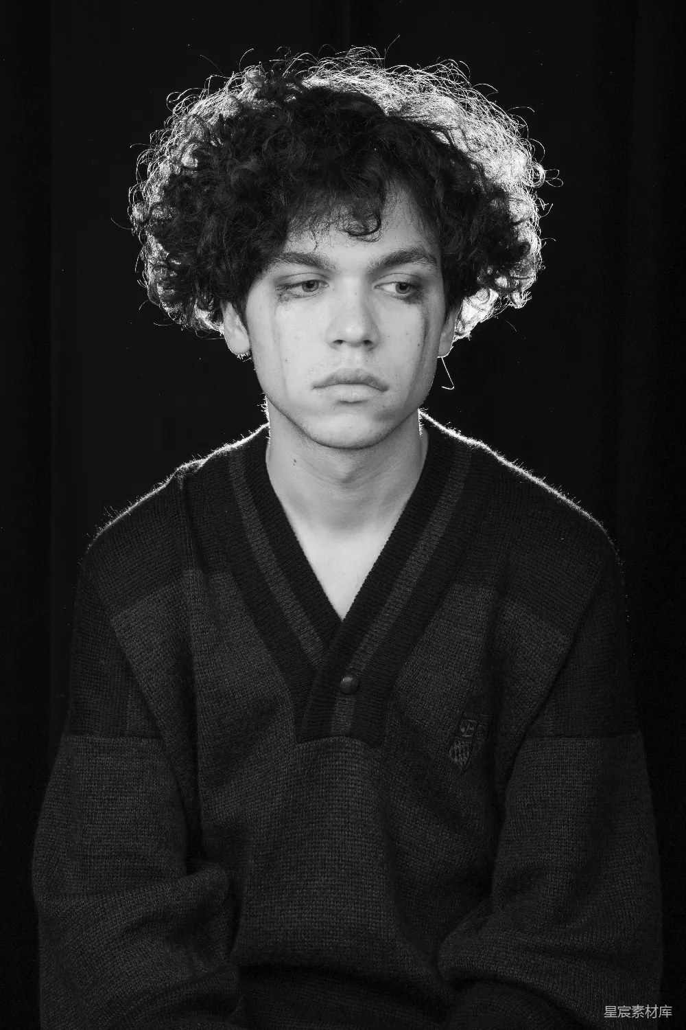 高清摄影 curly-haired person