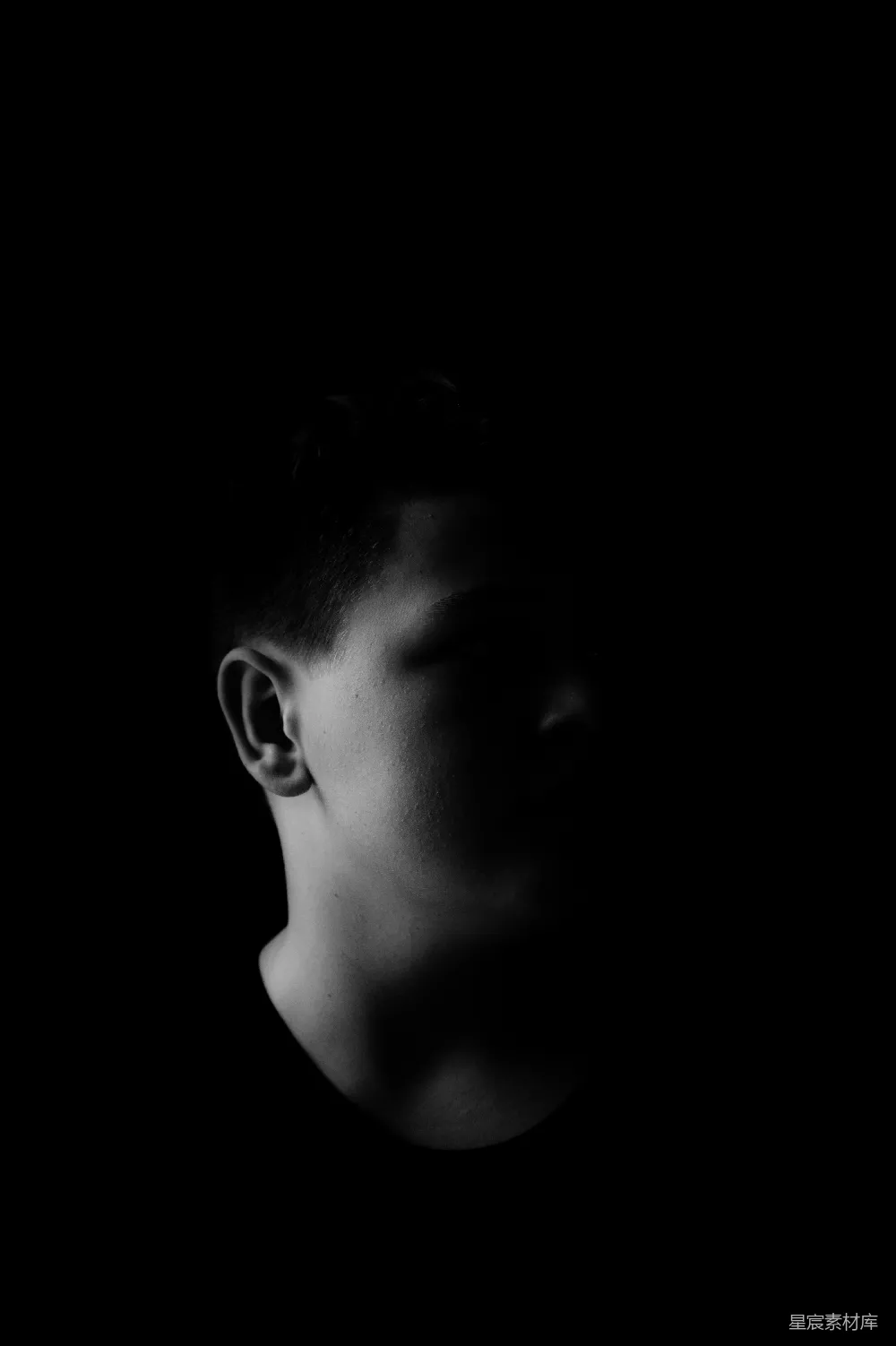 高清摄影  男人脸的灰度摄影