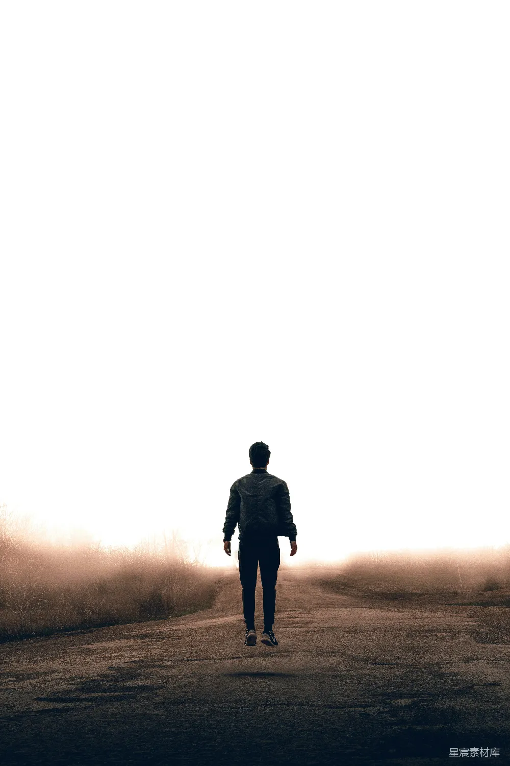高清摄影 男人走在路上