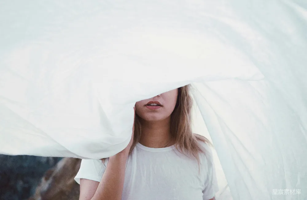 高清摄影 白色布衫下的女人