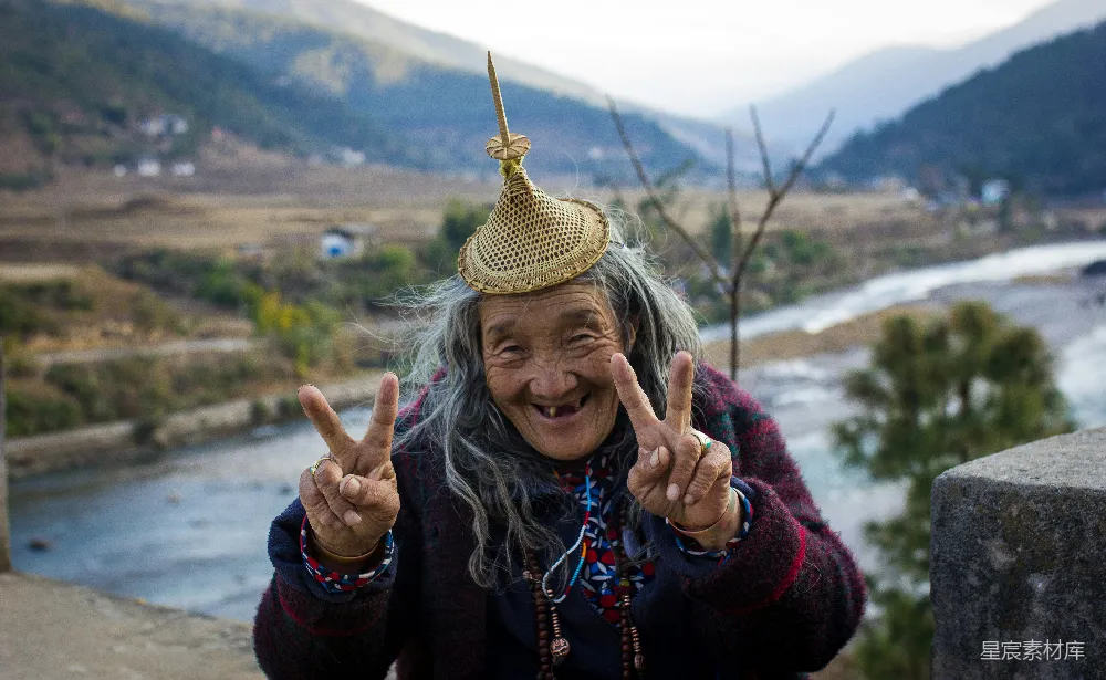 高清摄影 人物 黑色长袖上衣搭配棕色草帽的女士