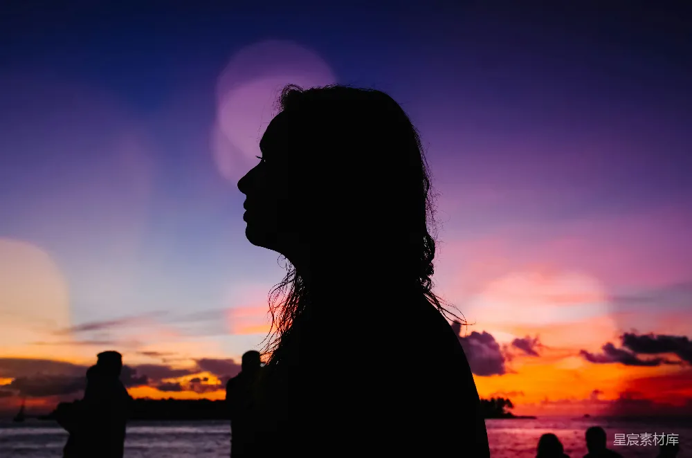 高清摄影 夕阳下女性的轮廓