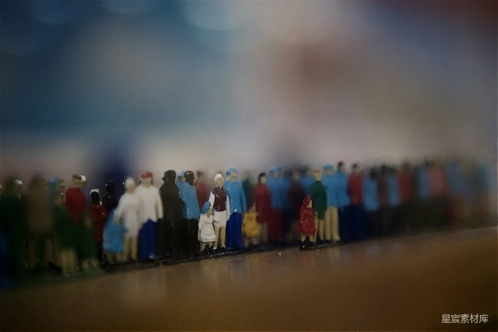 高清摄影 排队的人们在作画