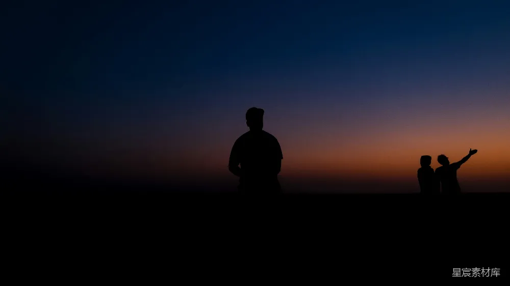 高清摄影  夕阳下站立的人的轮廓