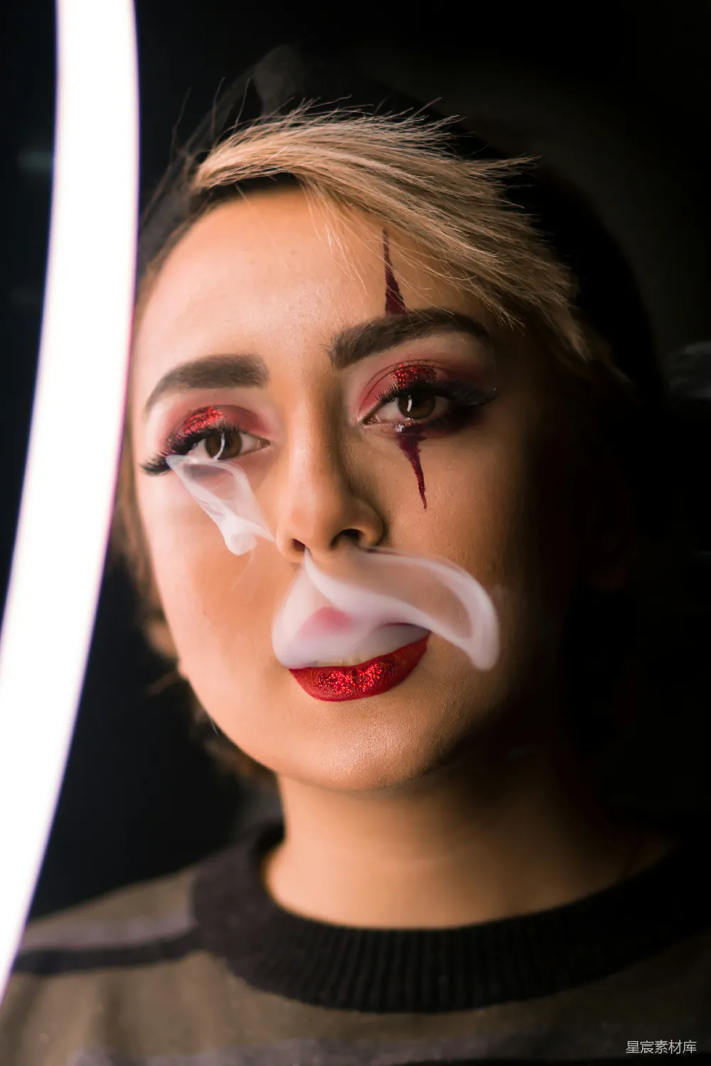 高清摄影 唇红眼白的女子