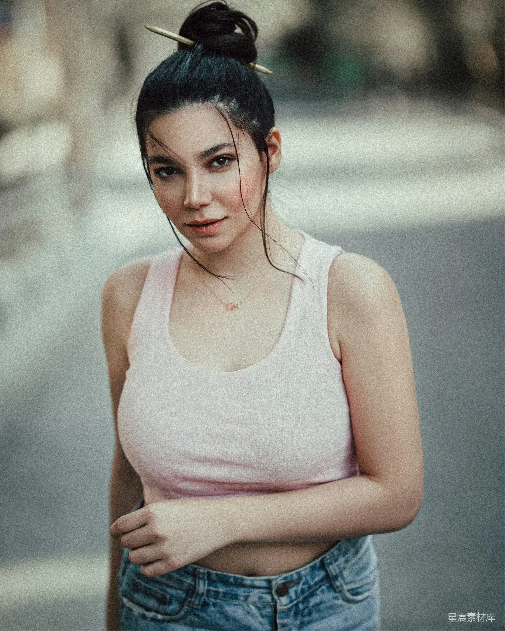 高清摄影 白色上衣的女人