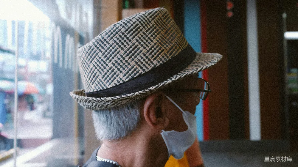高清摄影  一个戴口罩和帽子的男人