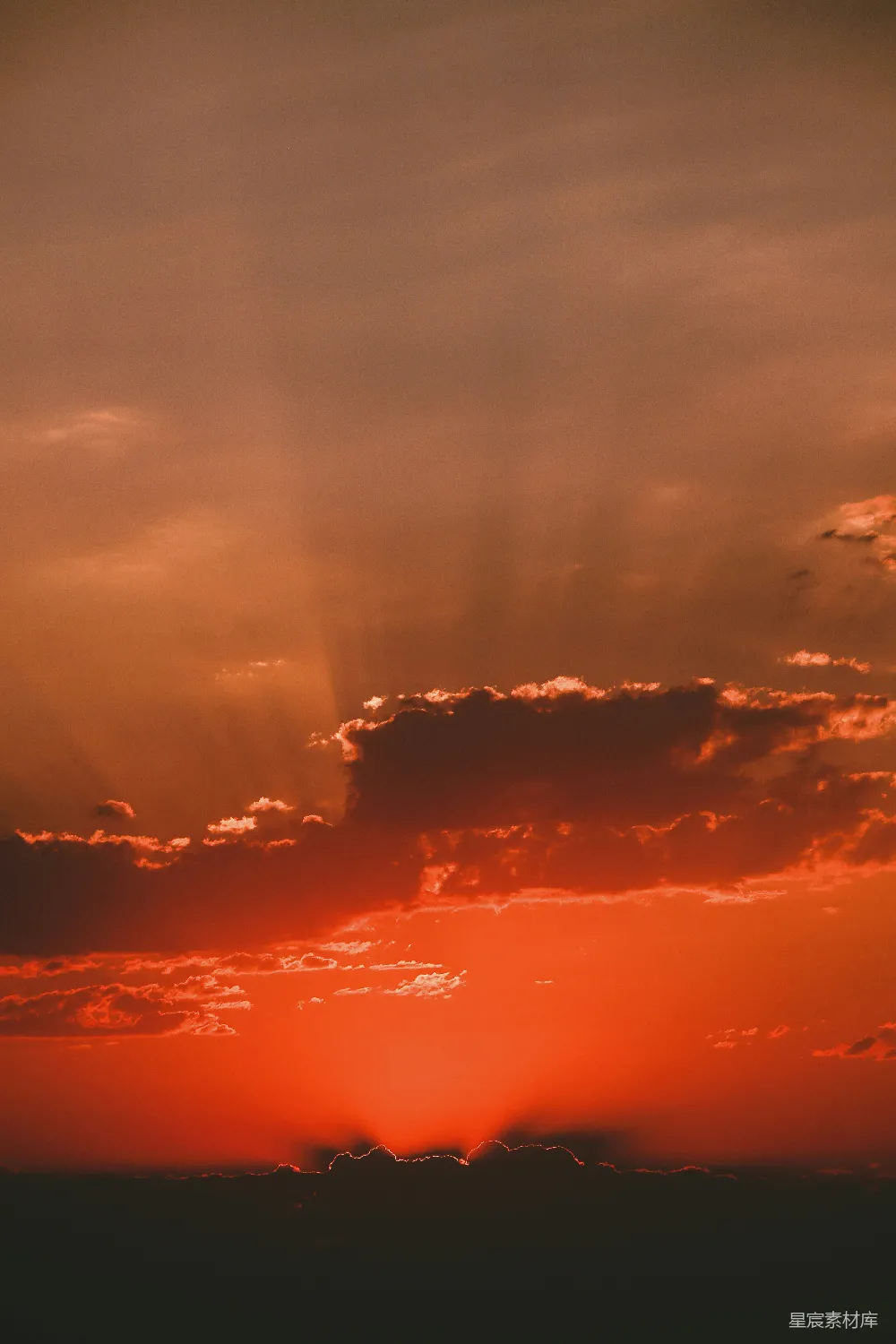 高清摄影 夕阳下的云和天空