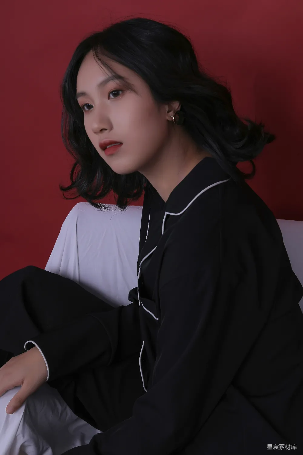 高清摄影 人物 黑色白色长袖衬衫的女士