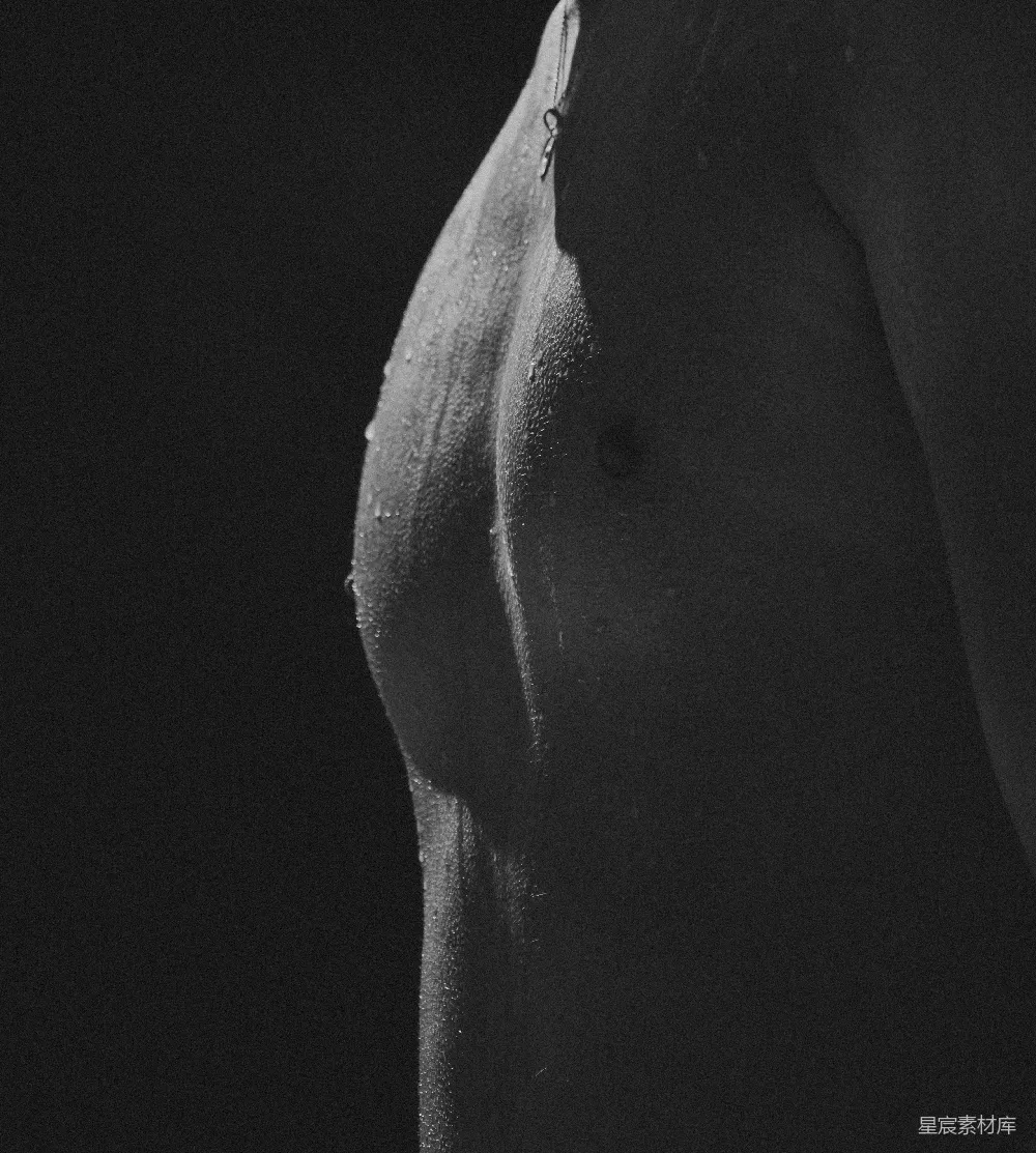高清摄影 人物 一张黑白照片中的女人的乳房