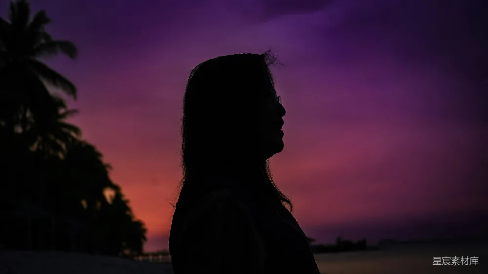 高清摄影 夕阳下的女性轮廓。