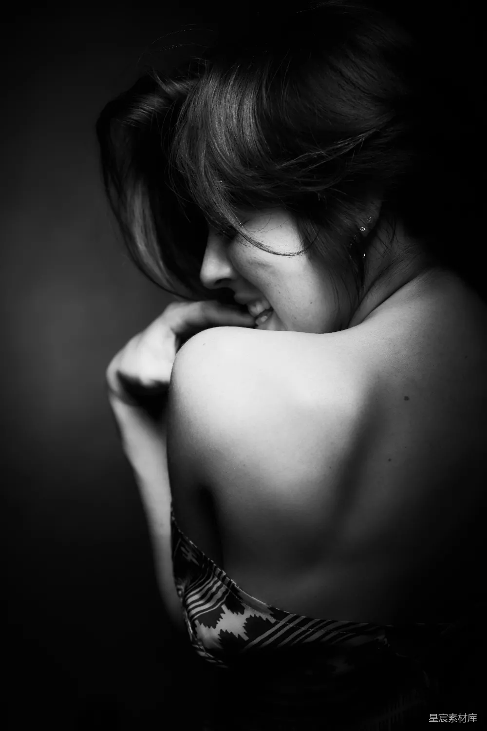 高清摄影  女人的灰度照片