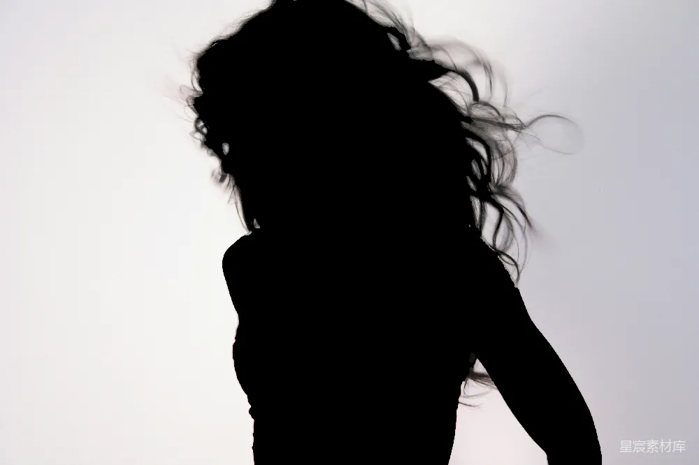 高清摄影  女人用头发遮住脸的侧影