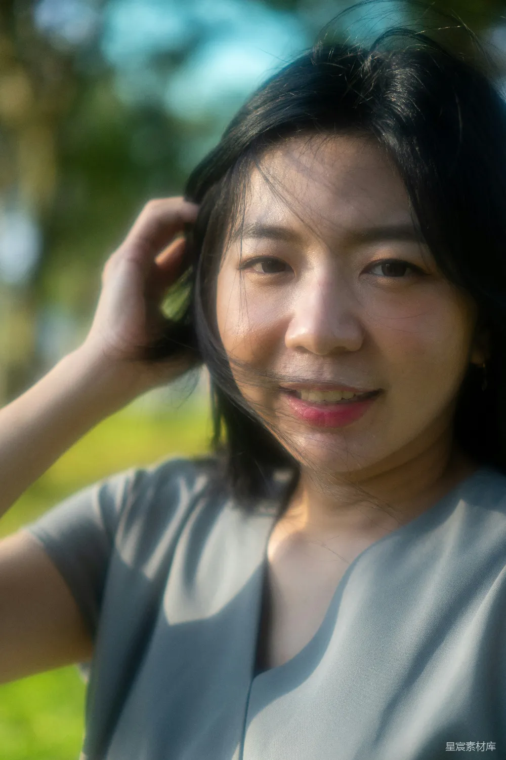 高清摄影 人物 一个女人用手捂着头