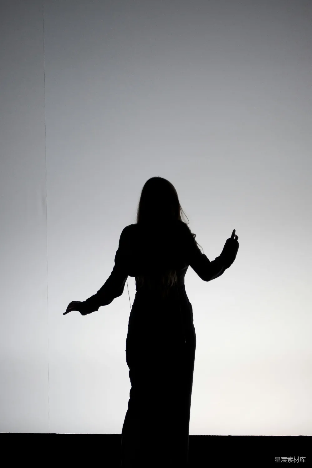 高清摄影  女人举起双手的轮廓